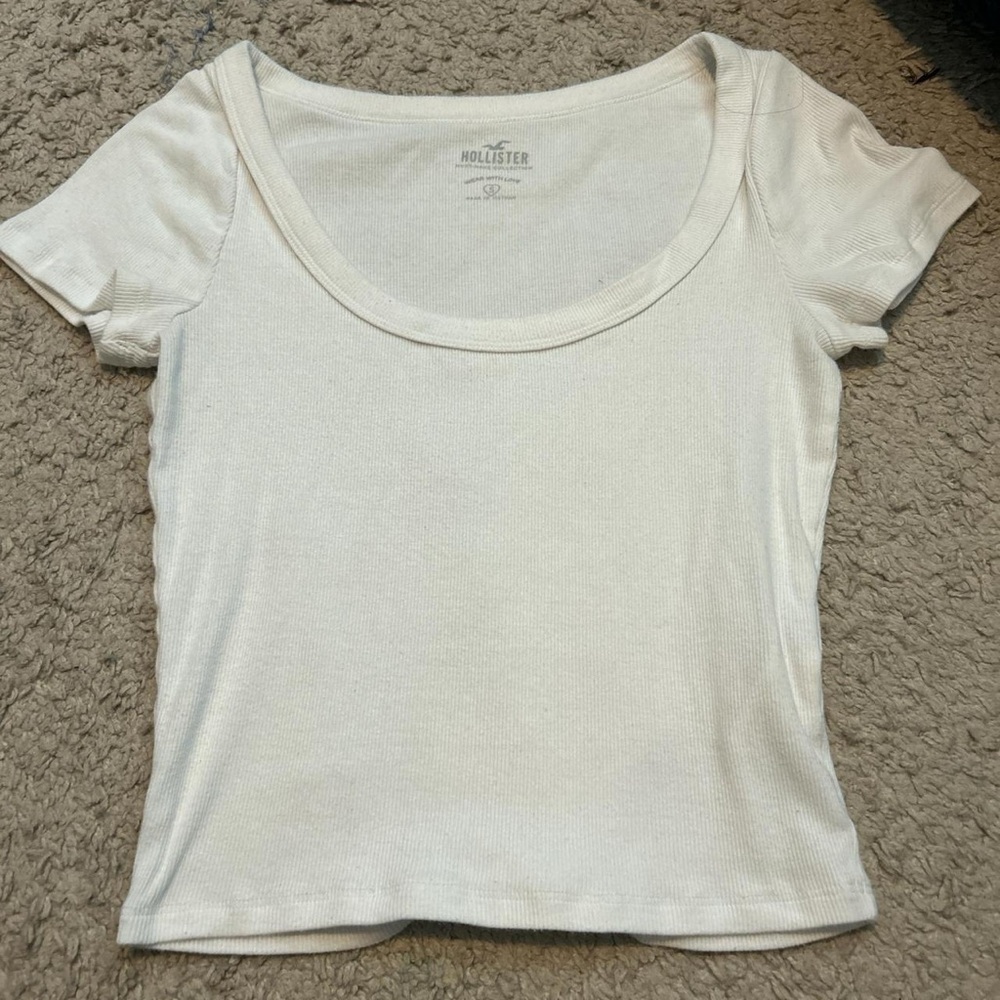 Hollister White Ribbed Scoop Neck Short Sleeve Top